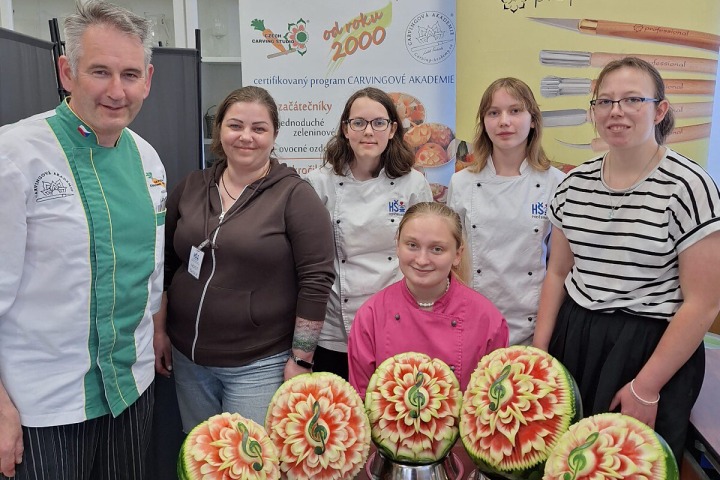 Kouzlení nožem – pokračovací kurz carvingu přinesl nové dovednosti i radost z tvorby