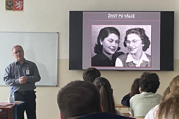 Síla lidskosti v temných časech