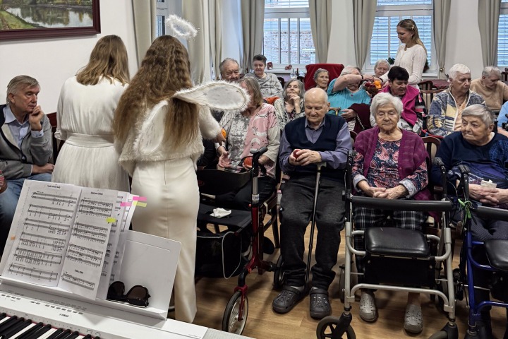 Vánoční zpívání v domově seniorů v Poděbradech